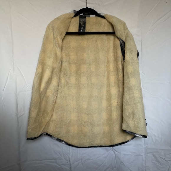 NWT Style One, Large, white/black Buffalo plaid button-up blouse with lining - Picture 2 of 6